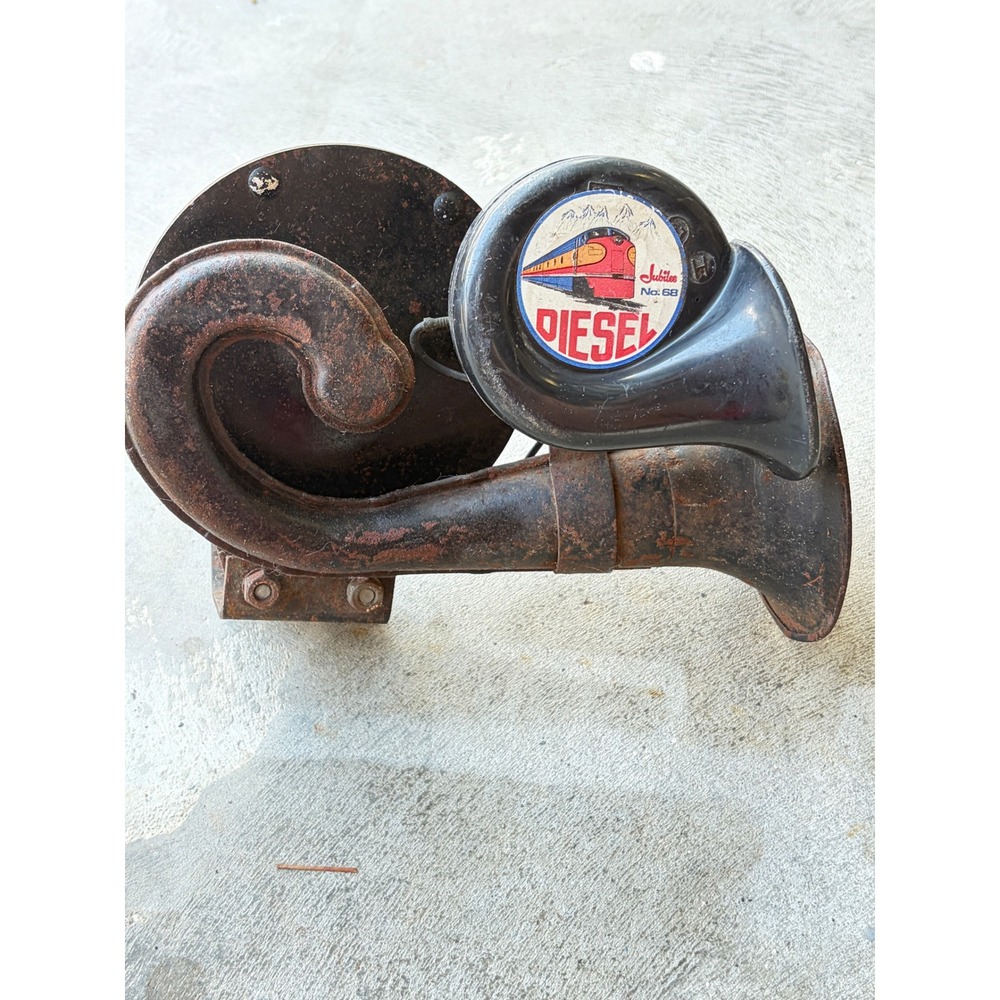 Vintage Jubilee No 68 Diesel PIGGYBACK Horn Train Car Truck Restoration Decor